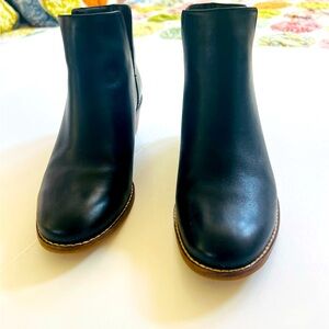 Cole Haan Signature 7.5B black leather booties.